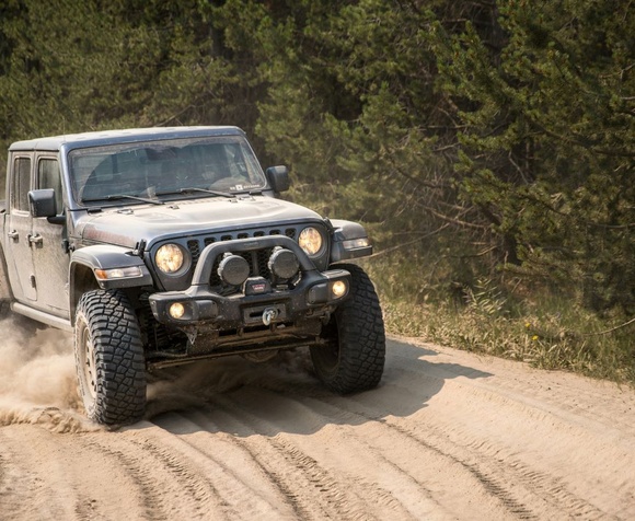From peaks to dunes off-road tour