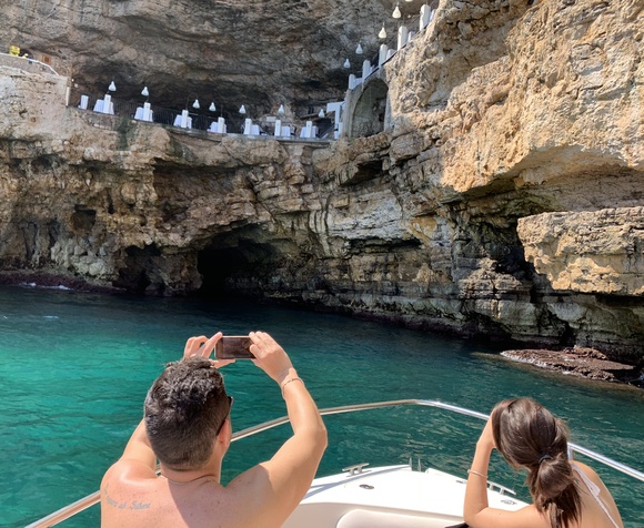 Tour Grotte di Polignano & Aperitivo in Barca