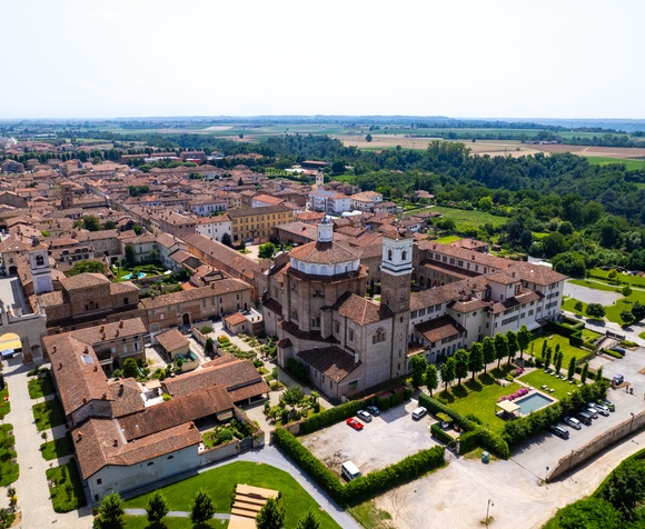 Langhe on Two Wheels – Accommodation & E-Bikes